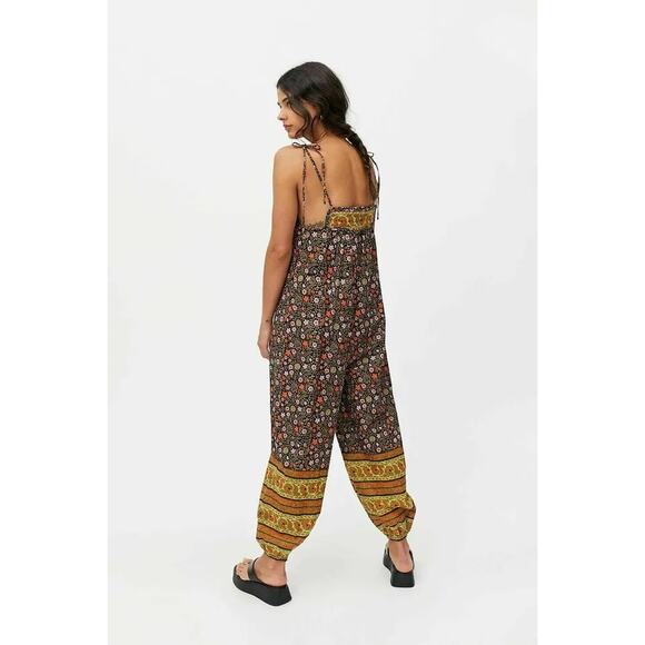 Urban Outfitters Graden Jumpsuit Printed M - Picture 9 of 9